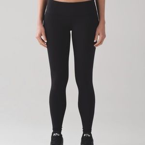 Black lululemon wunder under leggings